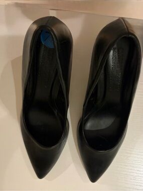 7.5 size CYNTHIA ROWLEY Classic Black Leather Heels - worn 1x 🔥🔥